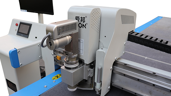 毛領(lǐng)切割機(jī)